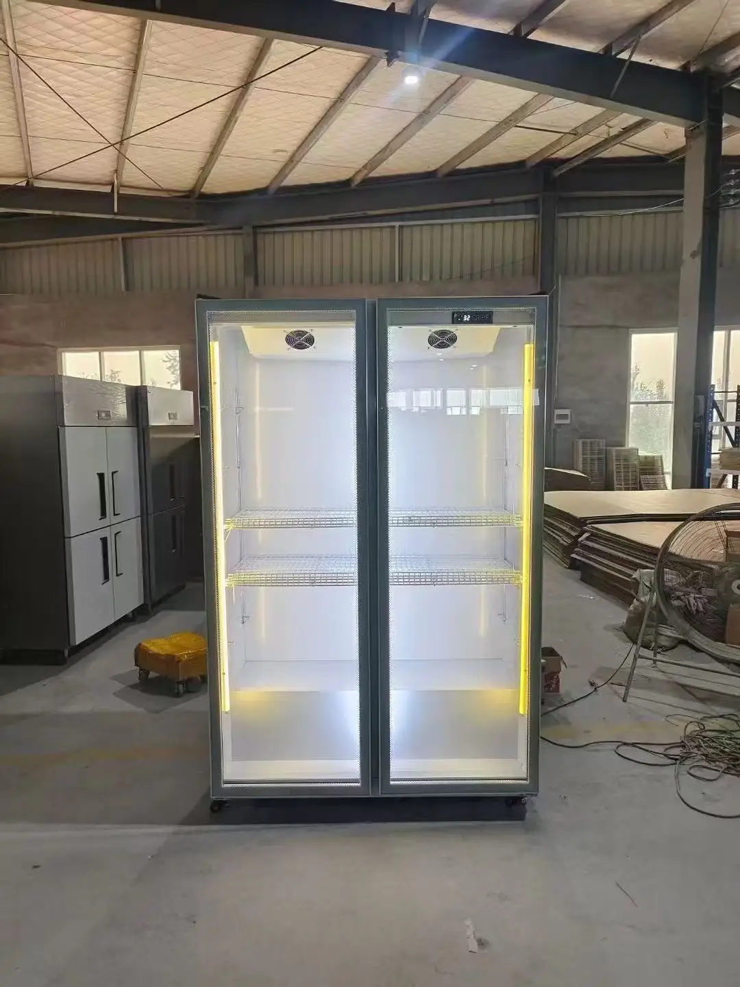 

LED Display Upright Cooler Double Glass Doors Single-Temperature Beer Soft Drinks Freezer/Refrigerator Chiller Climates Open