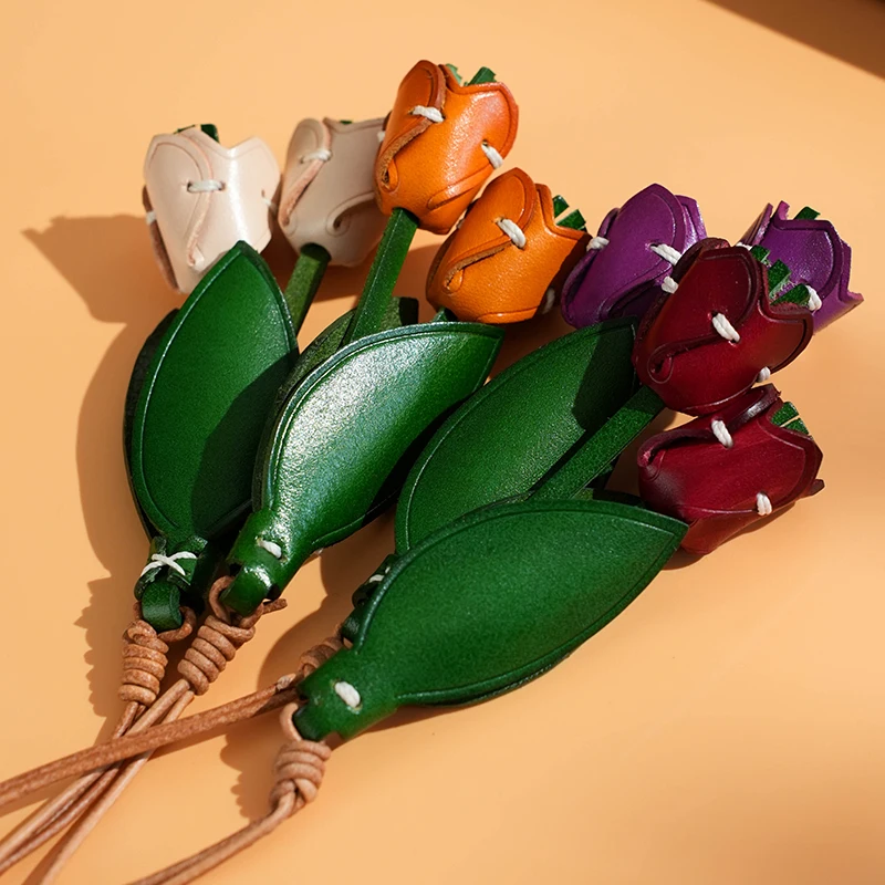 سلسلة مفاتيح مصنوعة يدويًا من الجلد المدبوغ بالخضراوات قلادة من الجلد الطبيعي للحقائب ديكور على الطراز العتيق العصري