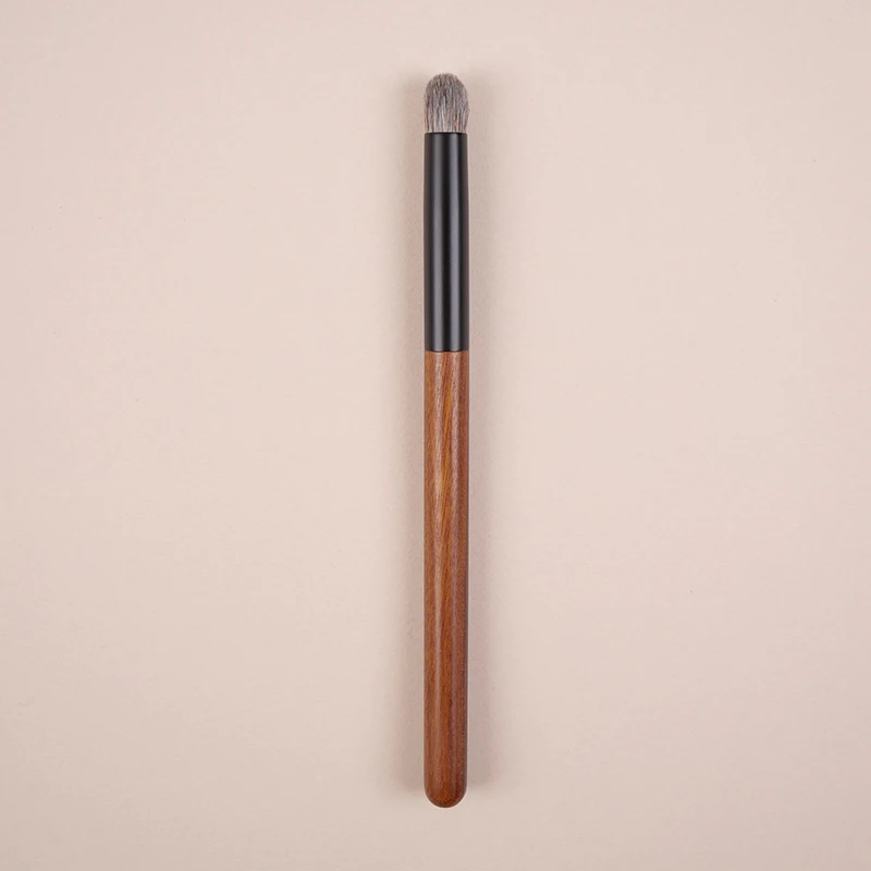 Yizhibi professional hand-made makeup brush face brush eye shadow brush Red Squirrel mixed with high quality goat hair.