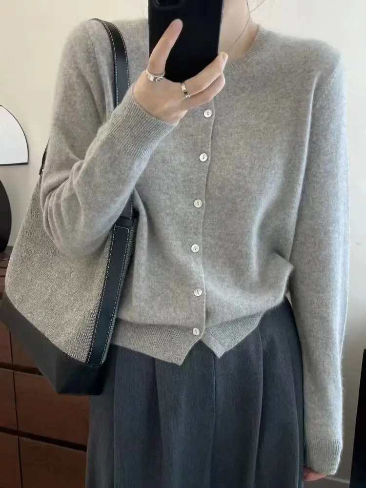 

100% pure cashmere cardigan Spring and Autumn women's round neck sweater coat loose and versatile cashmere knitting outside.