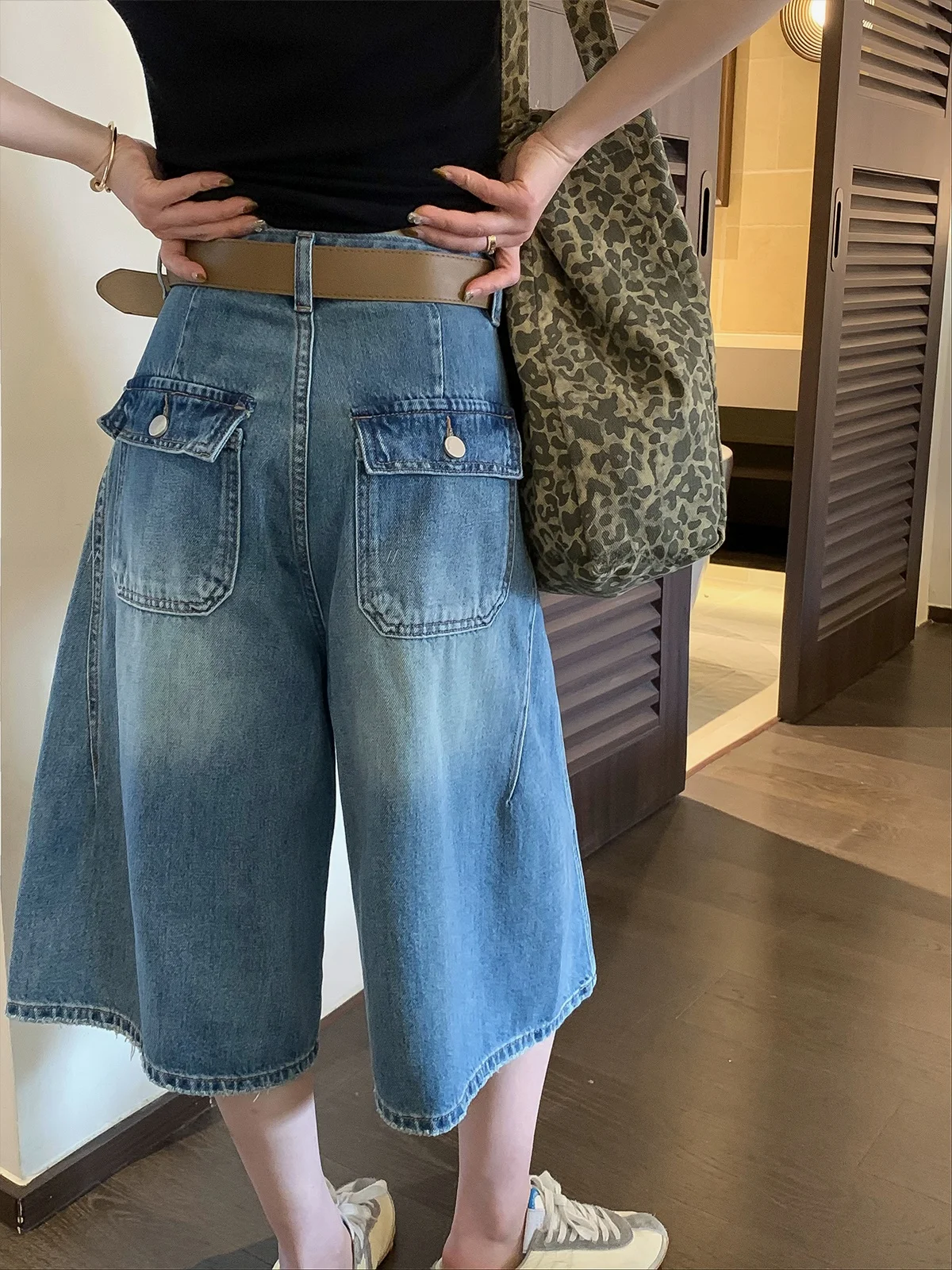 

Womens Loose Wide Leg Seven Inch Jeans High Waist Commute Style Love Devil Fish Blue Washed Denim with Belt Spring Summer