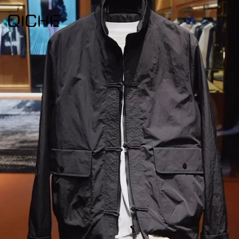 QICHE  Spring Autumn Men Black Multi‑Pocket Casual Outer Jacket Chinese Style Frog‑Button Stand‑Collar Fake 2‑Piece Design