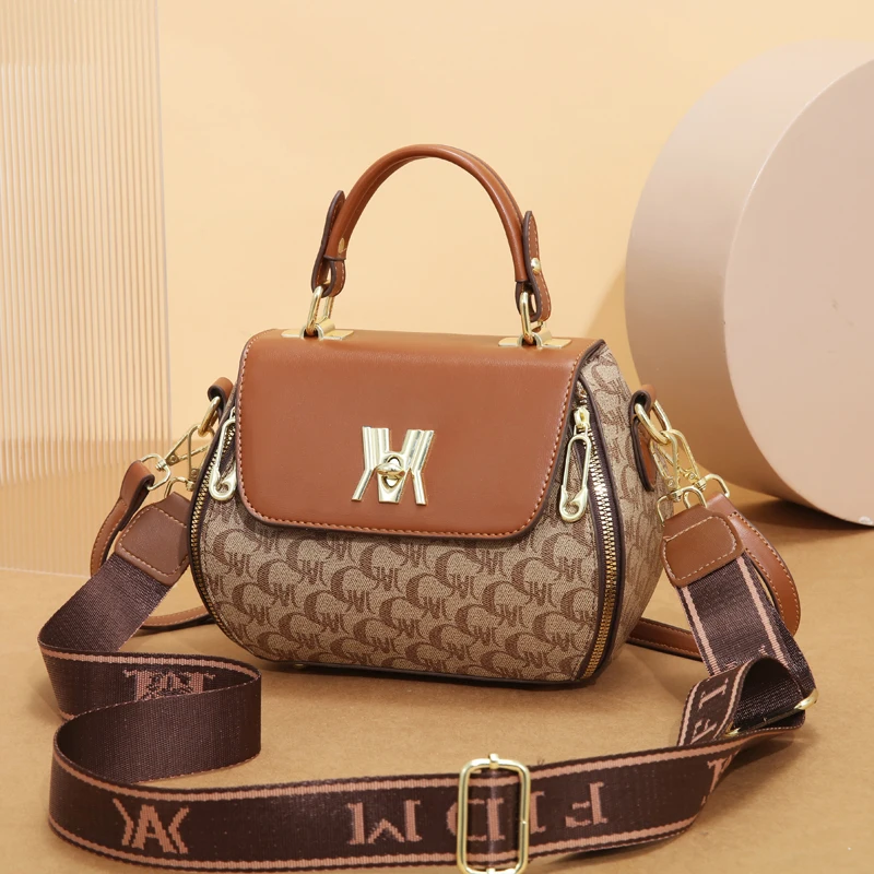 Stylish retro foreign letters printed women\'s handbag, texture of high-grade all-in-one cross-body bag