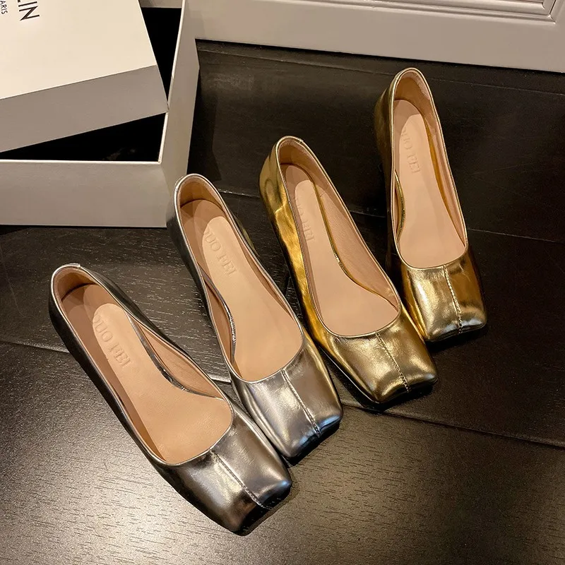 2026 Nuevos zapatos de mujer sin cordones de tacón bajo plateados con punta cuadrada de nicho: aspecto elegante, adelgazante y de alta gama