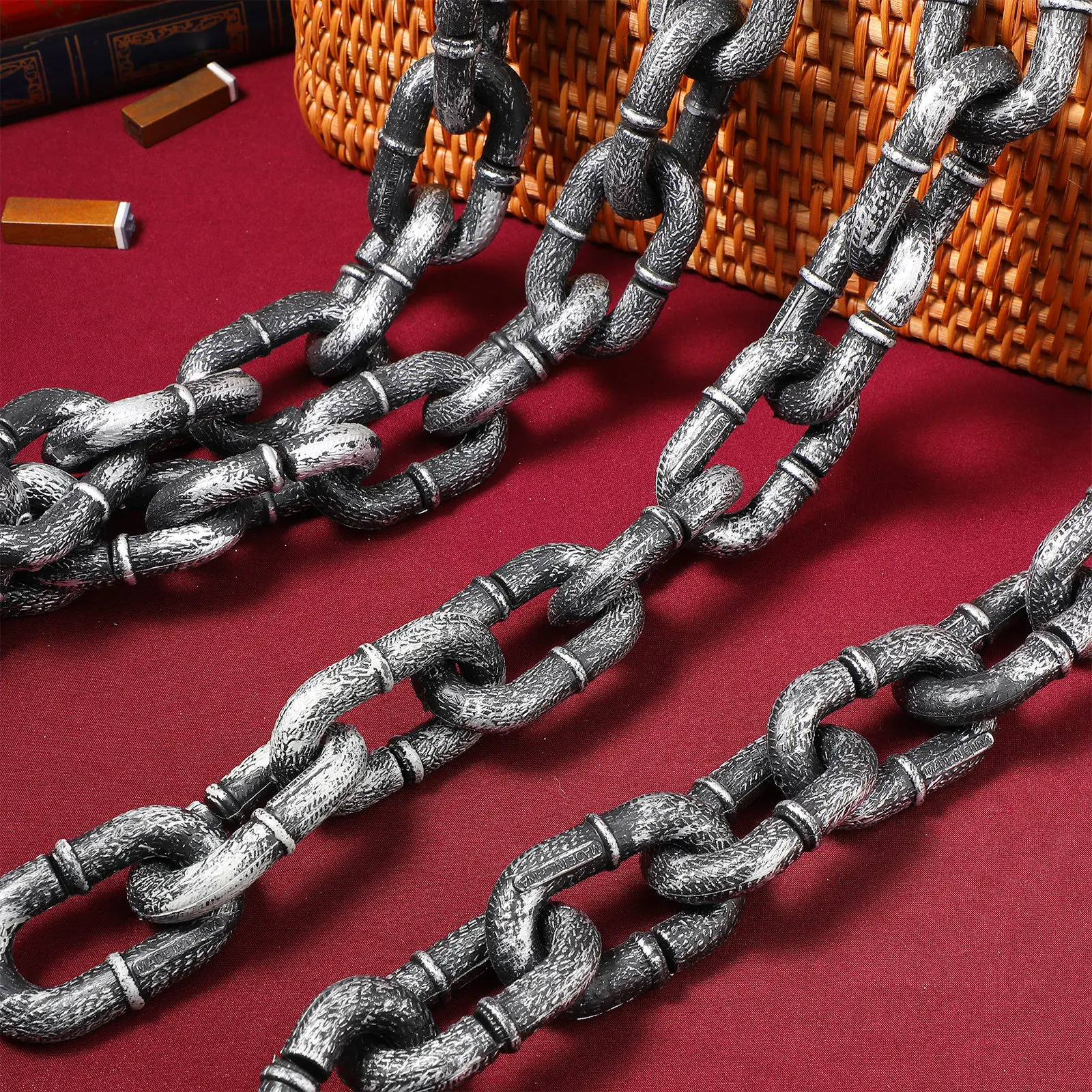 2Pcs Compact Halloween Decorative Chain Plastic Barrier Fetter Prop for Costume Performance Haunted House Scene Simulation Iron