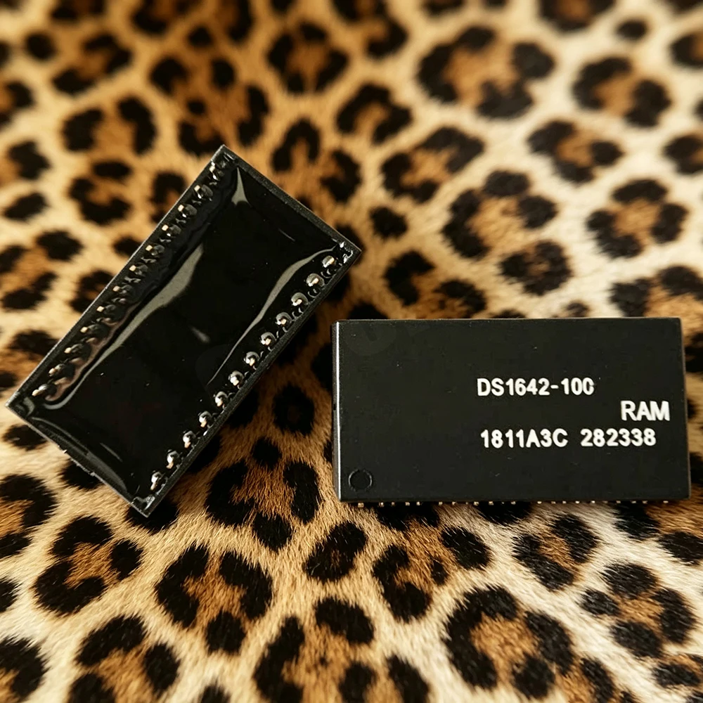 DS1642 DS1642-100 DIP-24 DS1642 100 In-Stock 1pcs/lot