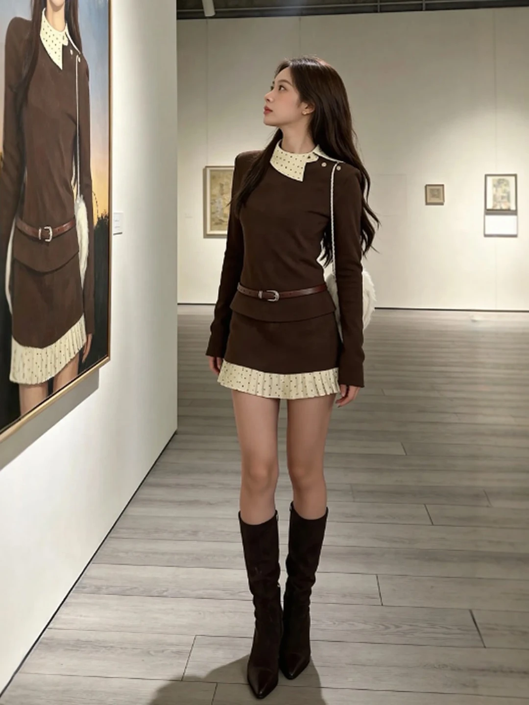 

Ретро-комплект из двух предметов: топ и юбка. Удобный весенний образ для женщин. Среднеэластичный хлопок.