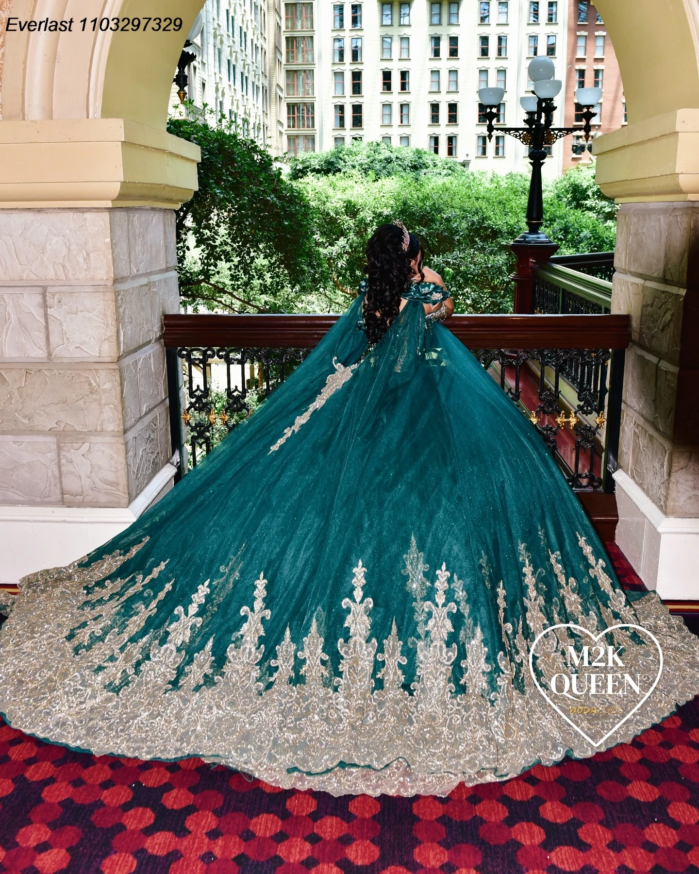 EVLAST ที่กําหนดเองสีเขียวมรกต Quinceanera Ball Gown ทองลูกไม้ Applique Beaded Cape หวาน 16 Vestido De 15 Anos QD1091