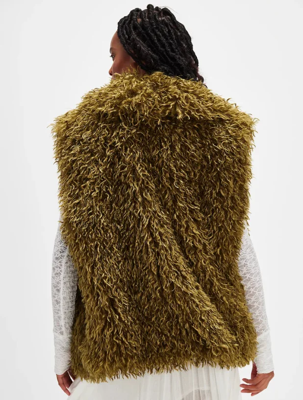 سترة نسائية لخريف وشتاء 2025 موضة جديدة متعددة الاستخدامات من فراء شيرلينغ للشاطئ