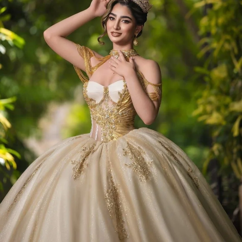 

Блестящие золотые платья Quinceanera по индивидуальному заказу с открытыми плечами и блестками, тюлевое платье с длинным хвостом, Vestido De 15, Quinceanera