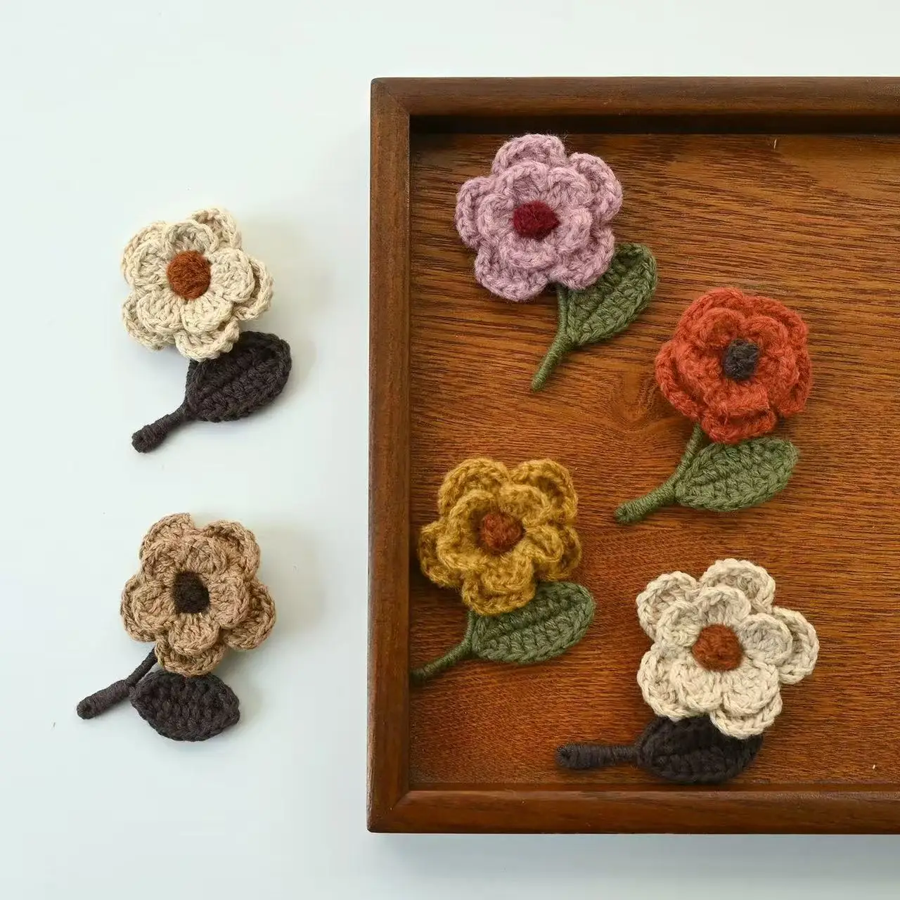 Handmade Knitted Floral Brooch 3D Yarn Flower Leaf Pin Sweet Versatile for Women Daily Youthful Casual Wear