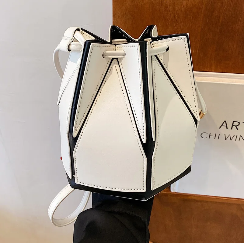 

В этом году суперпопулярная складная сумка уникального дизайна. Новая женская универсальная сумка-мессенджер. Высококачественная портативная сумка-ведро.