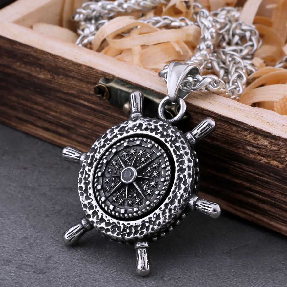 Viking Navigator Compass Rudder Necklace Men's Nordic Vintage Charm Amulet Pendant Necklace Fashion Stainless Steel Jewelry Gift