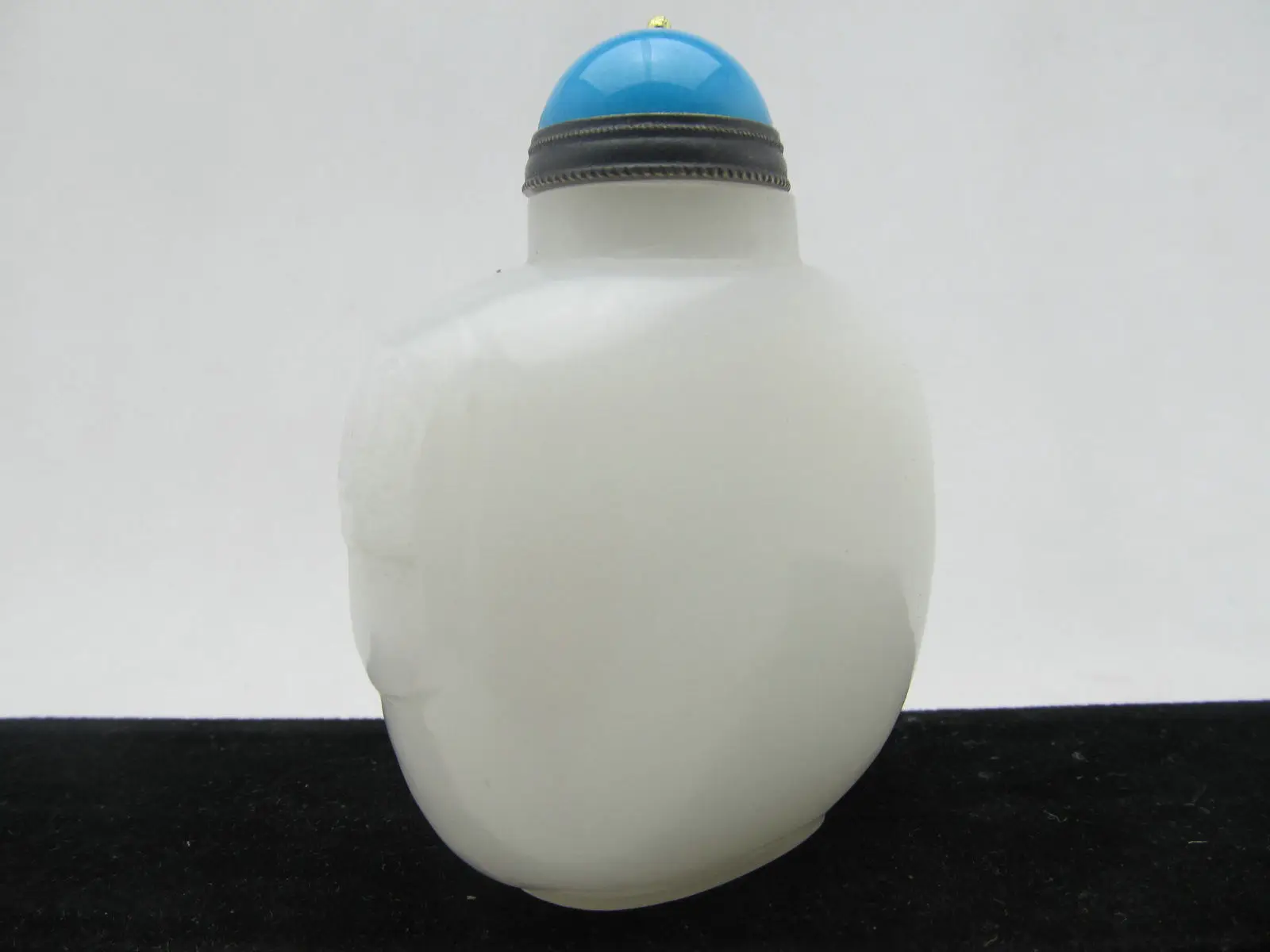 Chinese Perfect shape 3.2 inches Nephrite Jade Snuff Bottle