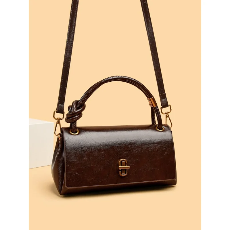 حقيبة حمل للسيدات مصنوعة من جلد الماعز الراقية قبرص العصرية خفيفة الوزن وناعمة ذات مظهر يومي