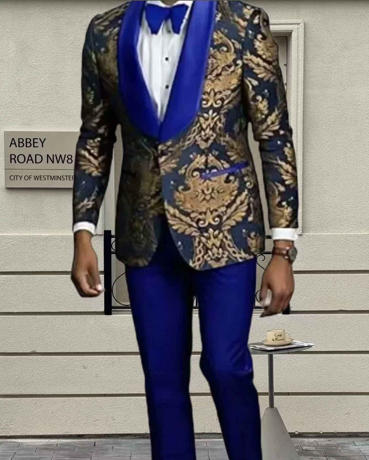 

Black Floral Jacquard Men Suits for Prom 2 Piece Men Suits Gold Pattern Lapel Single Button Blazer for Party Wedding