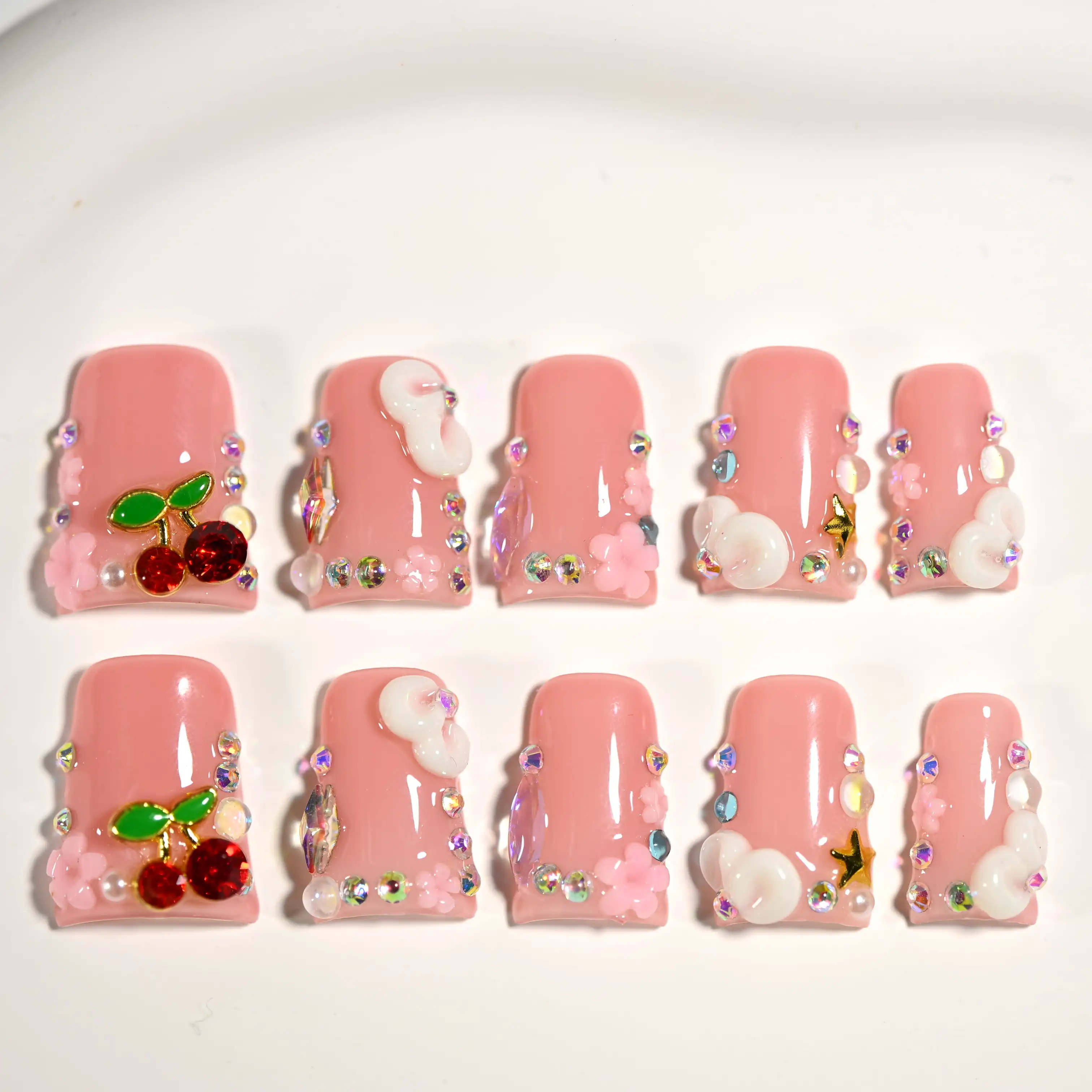 

Короткий утконос-пресс ручной работы - на ногтях, румяно-розовый 3D-дизайн вишни, облаков и стразов, сладкие накладные ногти для брандашей и свиданий