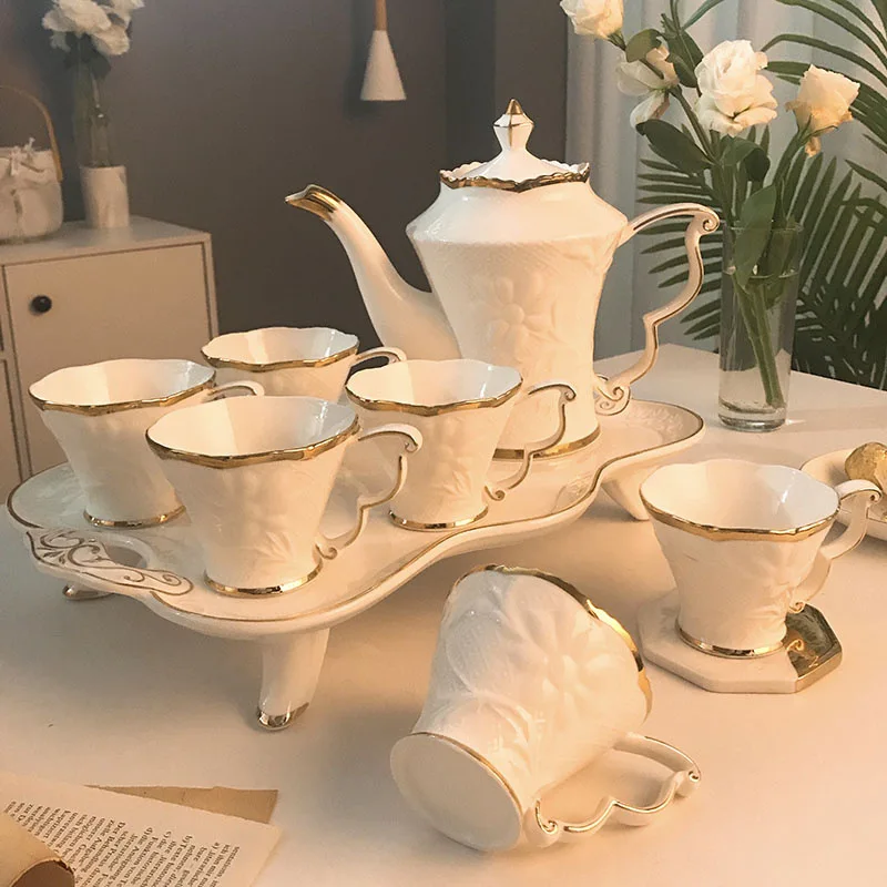 

8 Pcs British Tea Set European Bone China Coffee Cup Set into New Home Ceramic Living Room Afternoon Tea Teapot Cup Wedding Gift