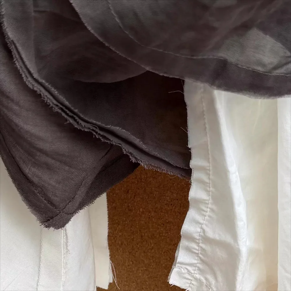 Zomergeverfde dubbellaagse katoenen top