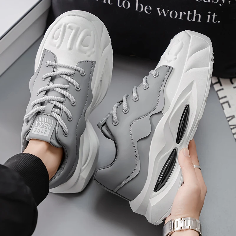 أحذية رجالية ربيعية قابلة للتنفس 2025 أحذية رياضية غير رسمية للشباب بطراز جديد، أحذية عصرية متعددة الاستخدامات بنعل سميك ونعل سميك للأب