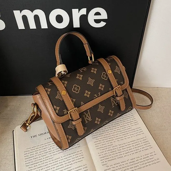 

Известные дизайнерские уникальные минималистичные кожаные сумки для подгузников для женщин: роскошные, элегантные, вместительные, через плечо, винтажные, стильные