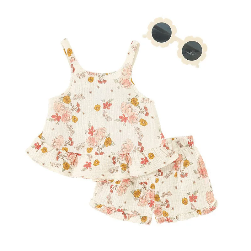 

Летний модный комплект для девочек: милая майка + шорты с рюшами + очки (3 предмета)