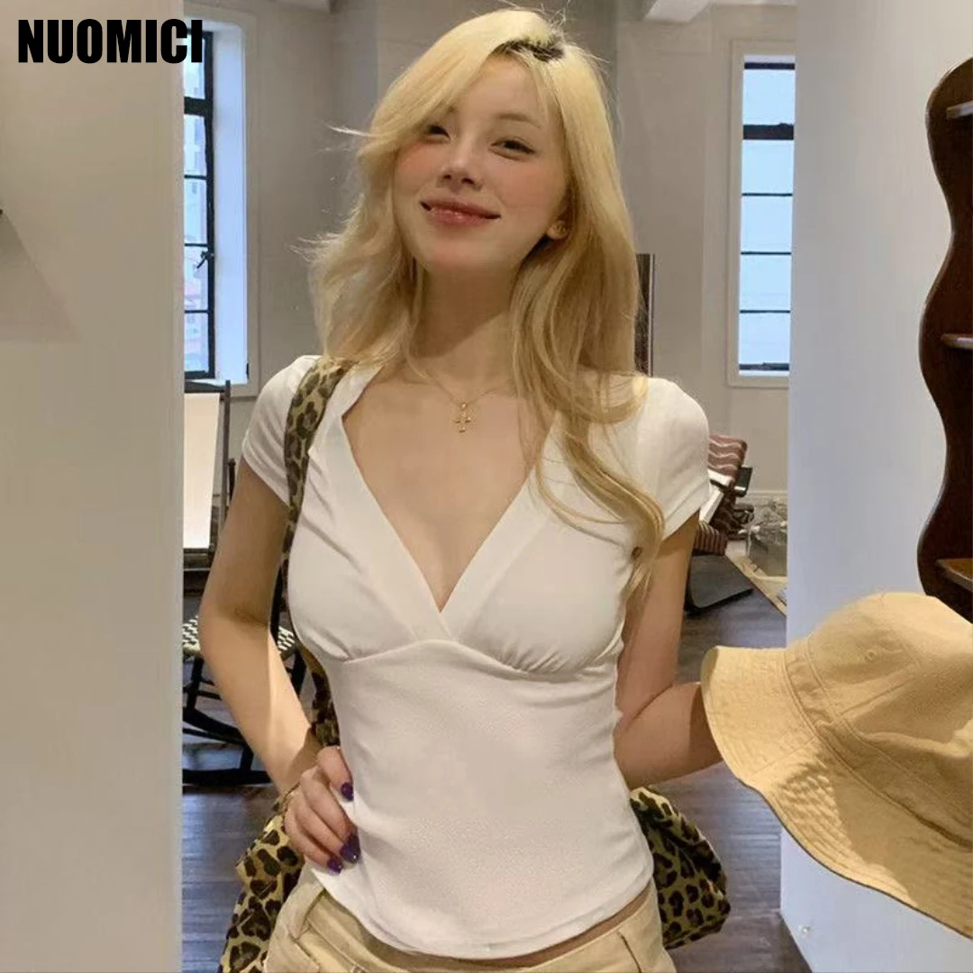 เสื้อผ้าแฟชั่นผู้หญิงจากแบรนด์ W M 2025 ล่าสุด