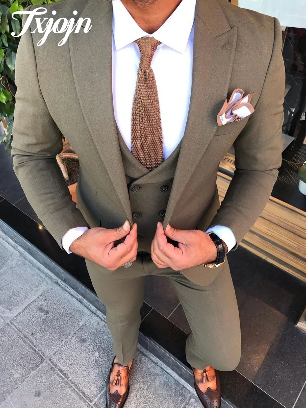 Fashionable Peak Lapel Men Suit Set 3PCS Classic Single Button Men Tuxedos Suit Formal Slim Suit For Groom Graduation Suit Custo