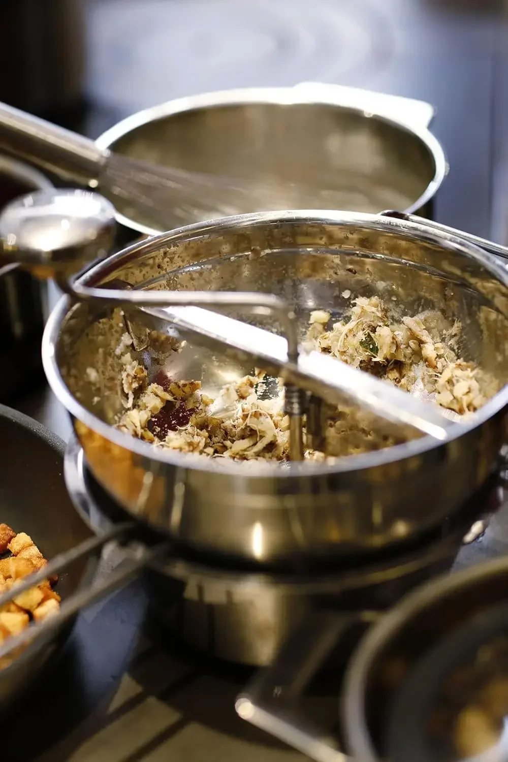 

XMSJ. Пищевая мельница из нержавеющей стали с ручкой и 2-мя измельчительными дисками Пресс для измельчения чеснока/имбира из нержавеющей стали со скребком,