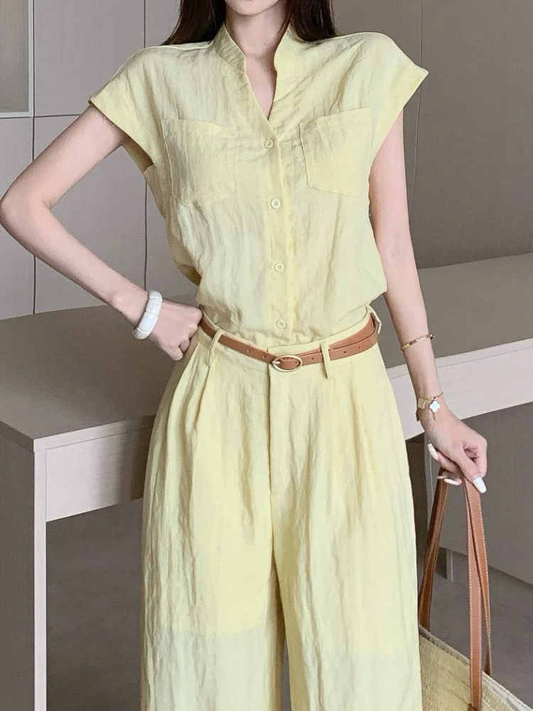 

A complete set of fashionable commute linen V-neck short sleeved top women's high waisted wide leg pants for summer 2025