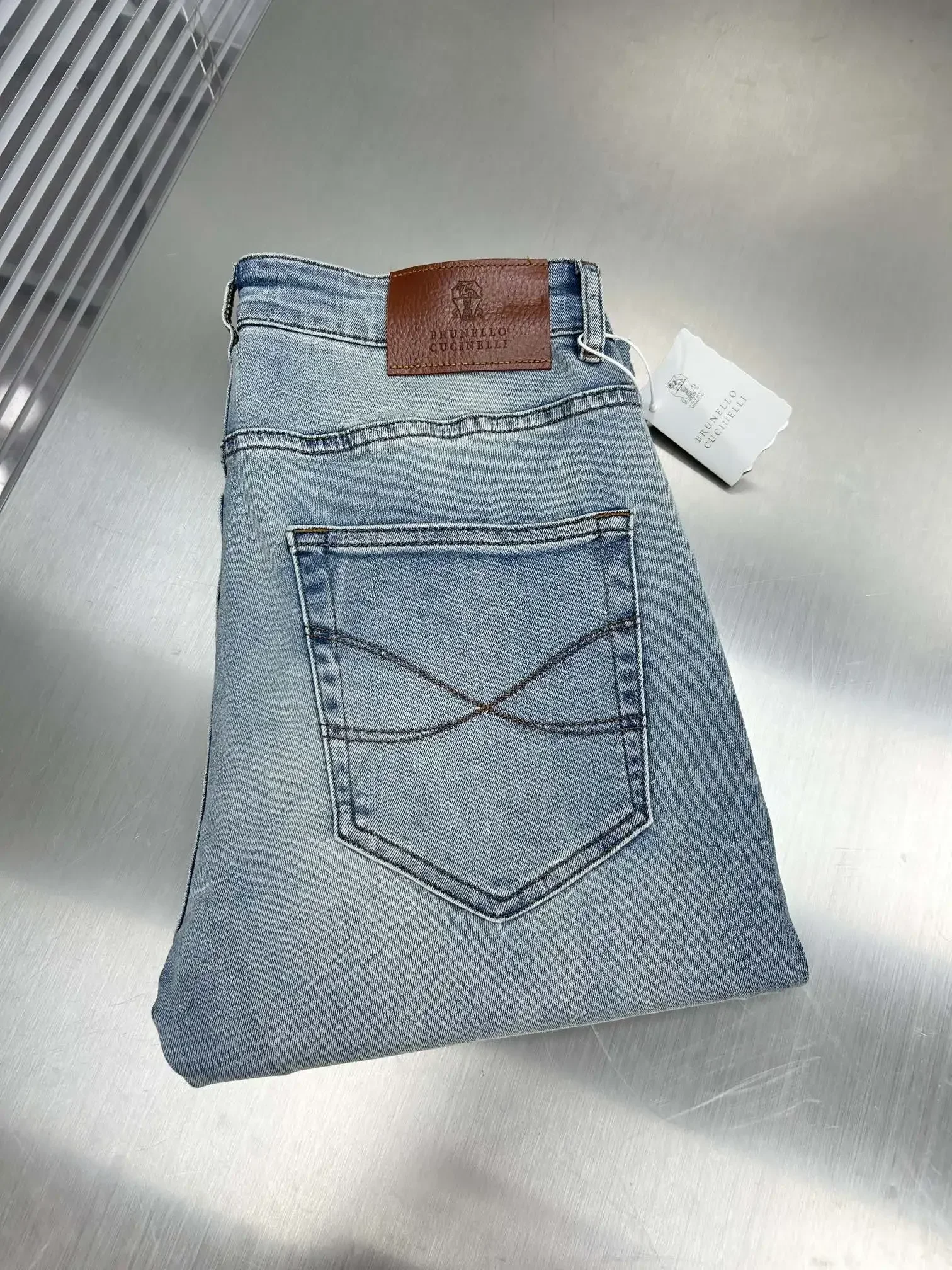 

2024 DIKU JINGCasual Jeans Are Highly Breathable And Comfortable, With A Delicate And Have A Casual Cut And A Great