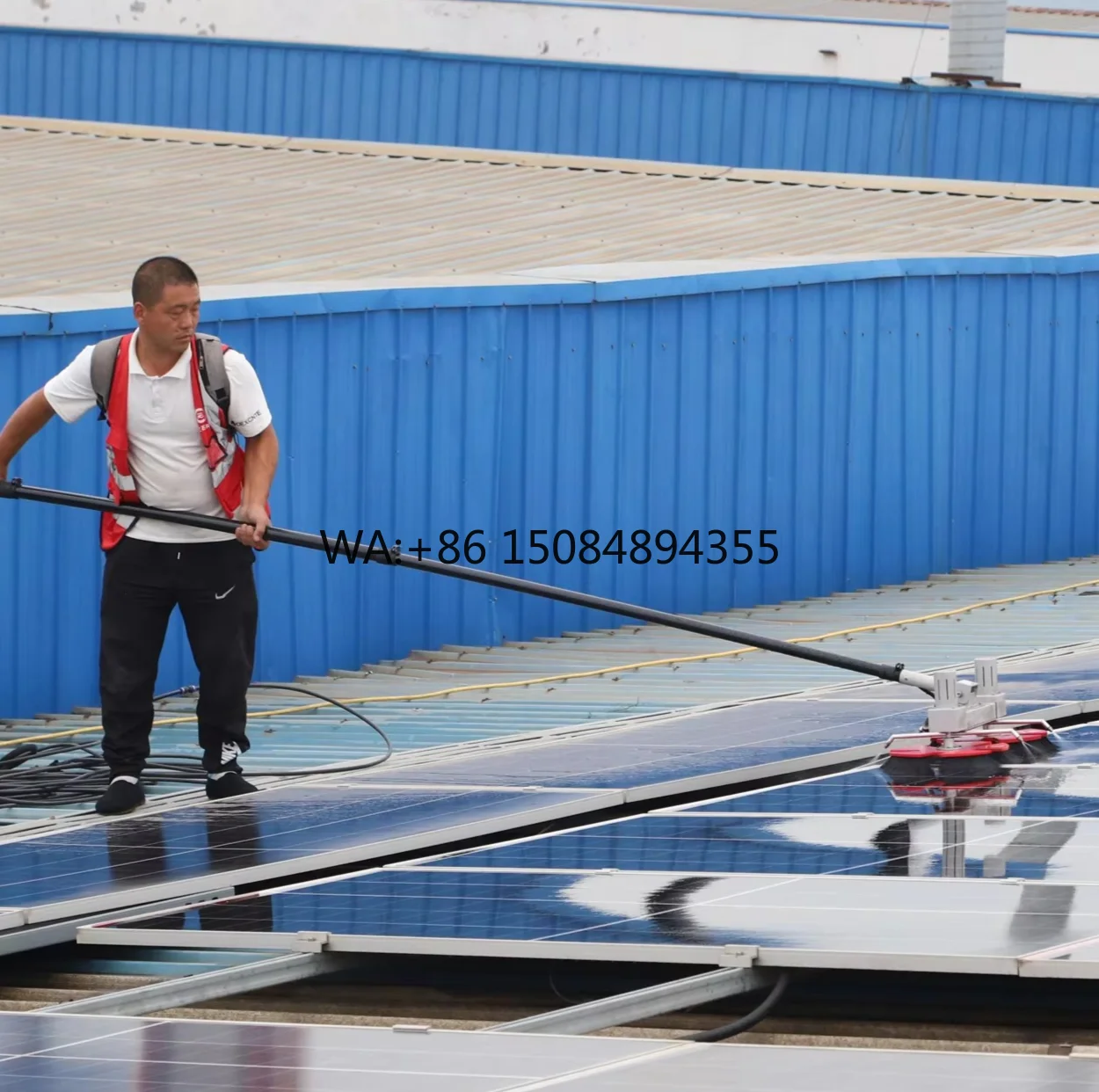 

Flexible Battery Backpack Pair Balanced Disc Photovoltaic Dust Removal PV Array Deep Washing Cleaner Solar Panel Cleaning Brush