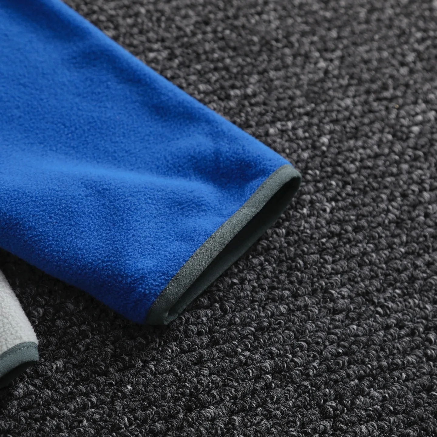 Felpa da uomo con cerniera semi-cerniera alla moda, casual, calda e traspirante per escursioni all'aperto, giacca sportiva in pile autunnale e invernale