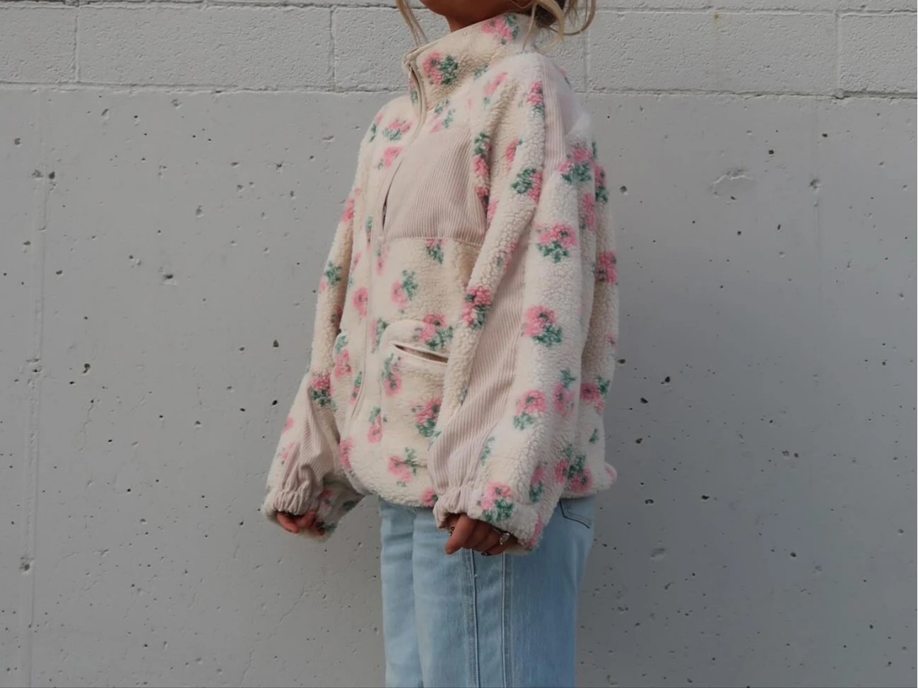 Autumn and Winter New Lamb Wool Floral Pullover Hoodie for Women Loose and Warm Versatile for Daily Use
