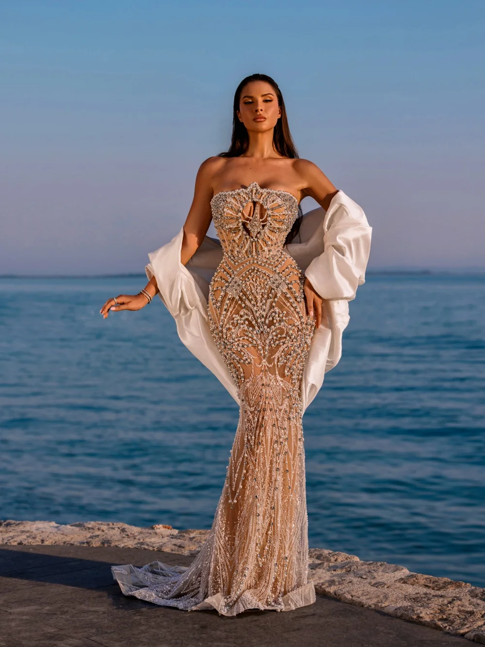 ชุดราตรีเกาะอก GraceProm รุ่นปี 2026 ประดับลูกปัดเต็มตัว ดีไซน์หรูหรา ทรงเอไลน์ยาวกรอมพื้น สำหรับงานปาร์ตี้