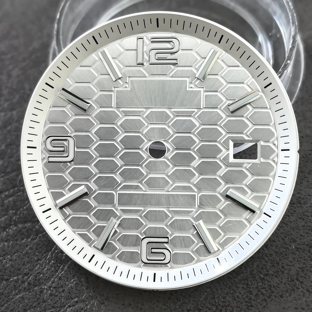 Quadrante da 33,5 mm compatibile con parti di ricambio per la riparazione dell'orologio con datario verde luminoso Land-Dwell con movimento NH35