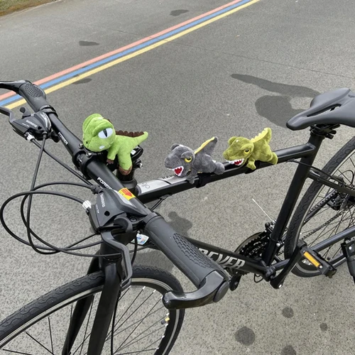 Imagen 2 del producto Adornos para manillar de bicicleta de dinosaurio, animales de peluche, mango de motocicleta, accesorios de decoración para niños y adultos