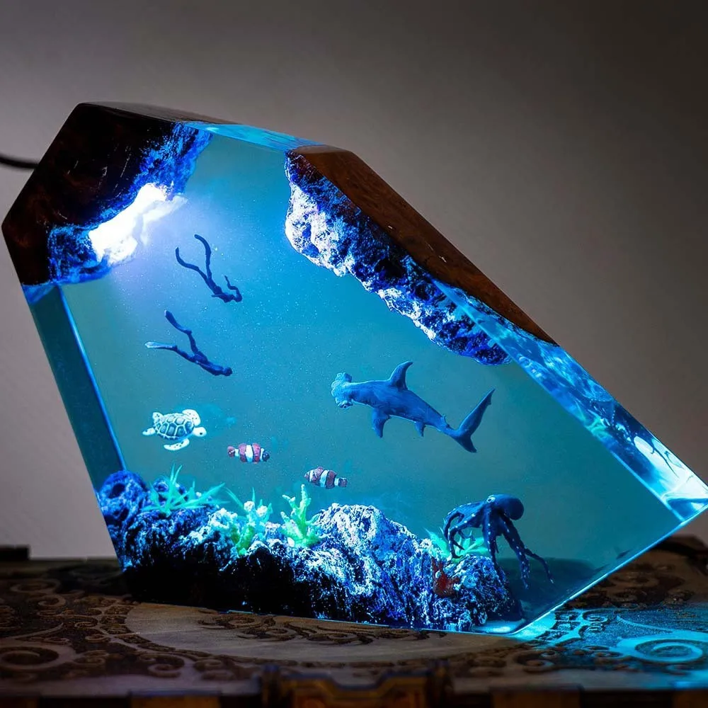 8X5 Inches Humpback Whale Diver Resin Wood Lamp Ornament Sea View Microscopic Epoxy Wood Home Decoration Handicrafts