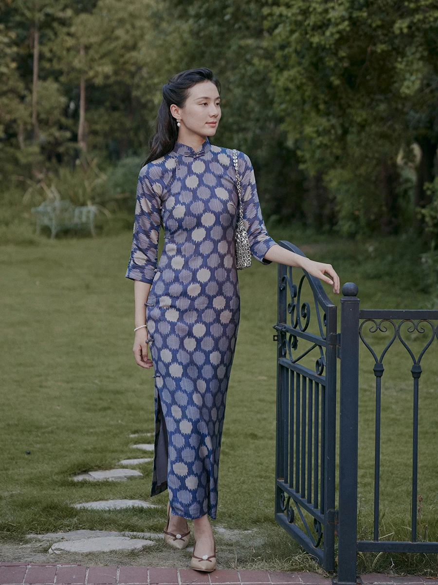 

Ele Long Qipao with Seven-Quarter Sves in Cloud Silk Retro Sle Daily Wear Comfortable Polyester Blend Floral Pattern