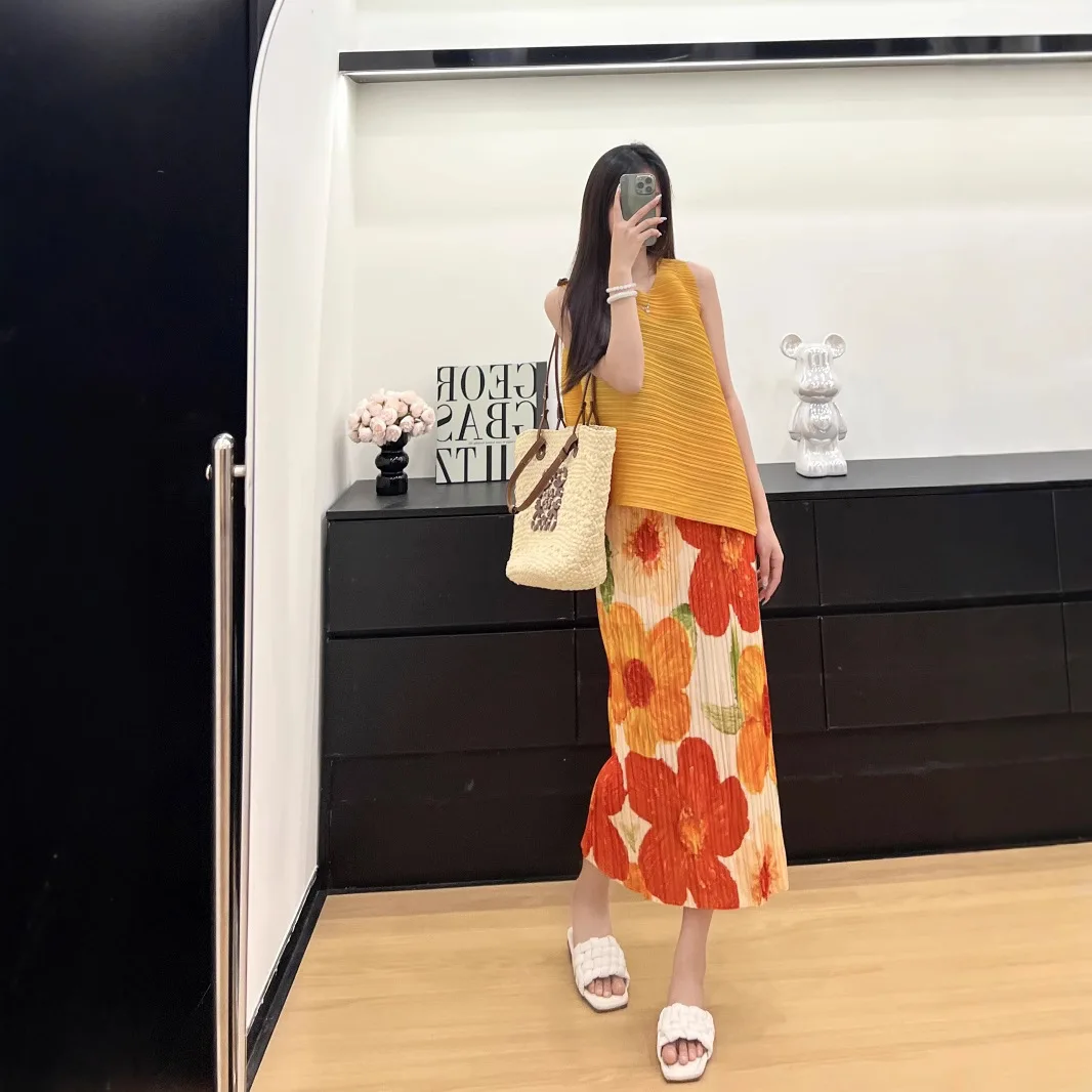 

Miyake Solid Colour Sleeveless O-Neck Top + Elastic Waist Printed Pleated Half-Body Skirt 2 Piece Set 2025 Summer Women's Suit