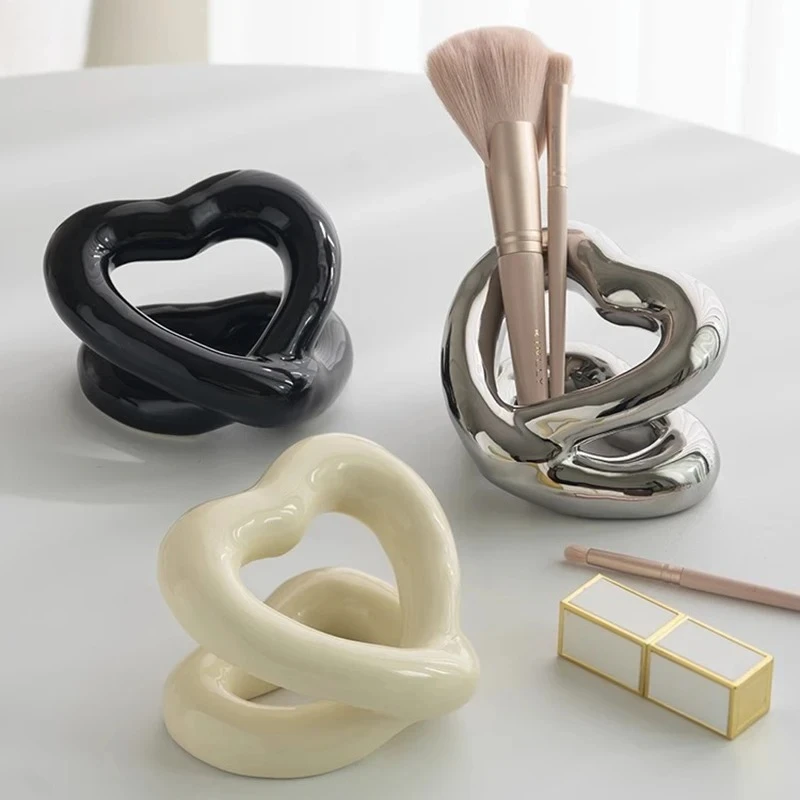 Ceramic Toothbrush Holder Creative Heart Shaped Toothpaste Holder Dressing Table Makeup Brush Storage Rack Bathroom Supplies