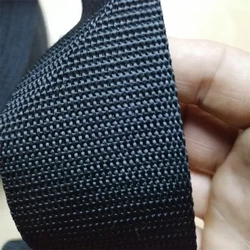 Corda piatta con larghezza di banda da 1,3 mm. Cinturino da imballaggio nero resistente all'usura. Corda in nylon per corda intrecciata per legare il carico del camion.