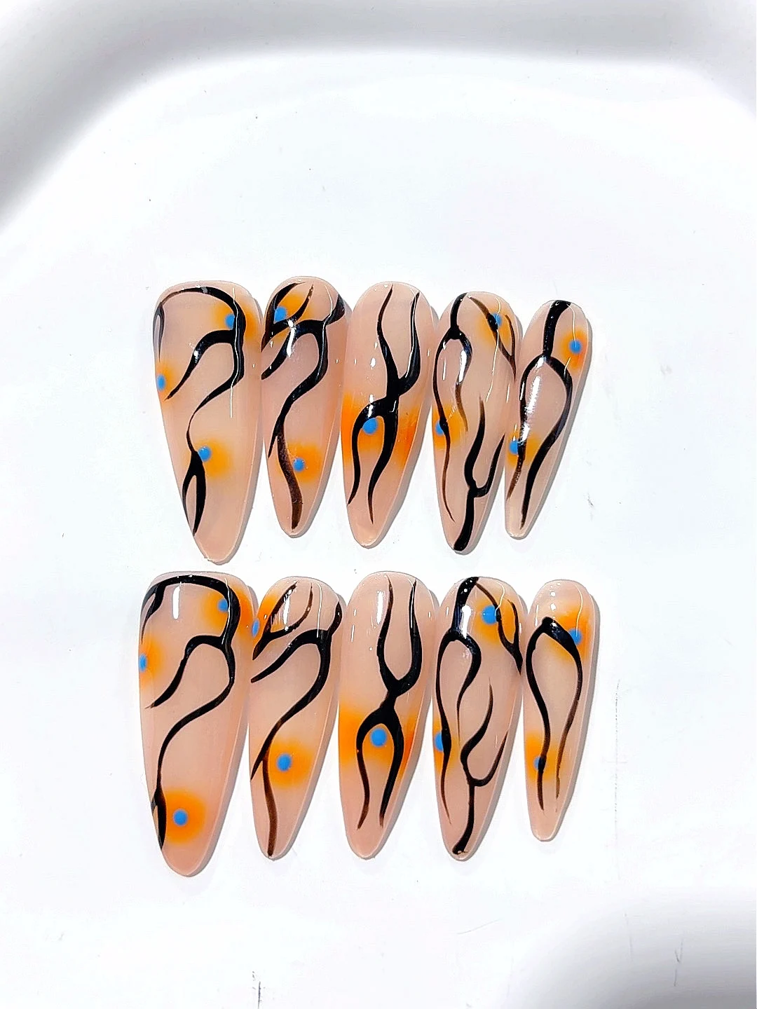 

Irregular Line Nail Art Medium-Long Pointed Fake Nails (L030)
