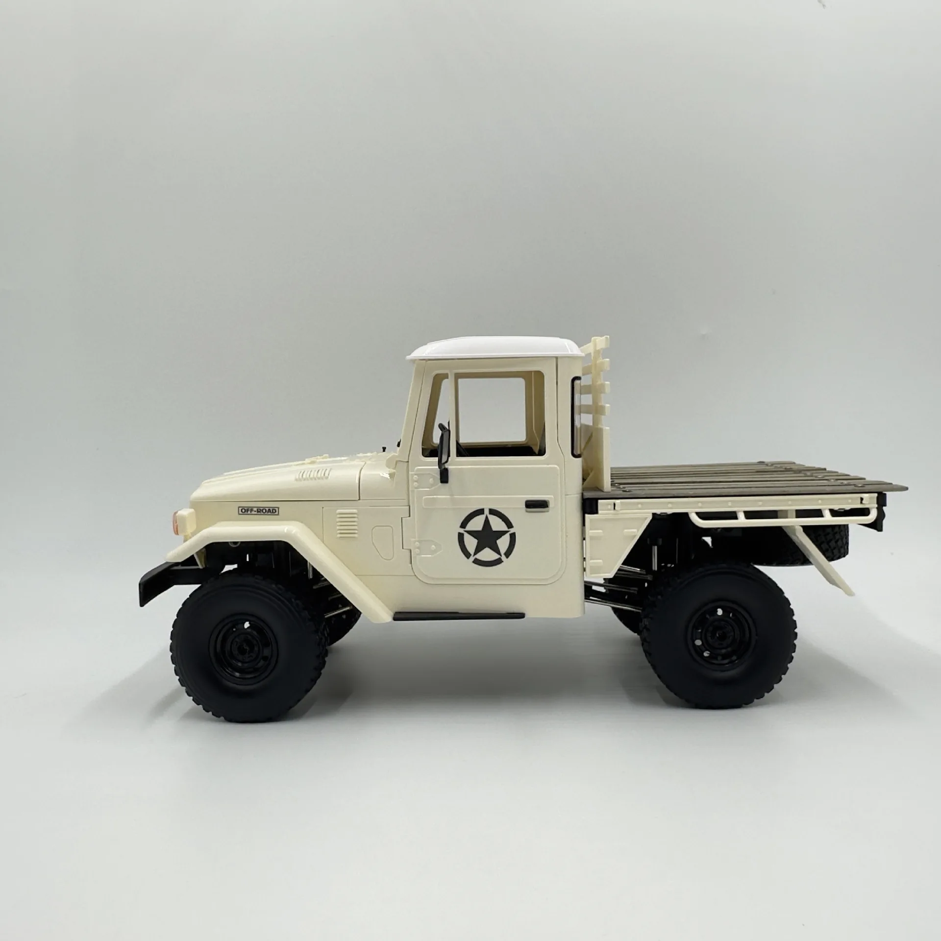 C44 四輪駆動 RC クローラーカー (オフロード、1:16 スケール) - 子供や愛好家向けのプロフェッショナルなリモコンモデルおもちゃ