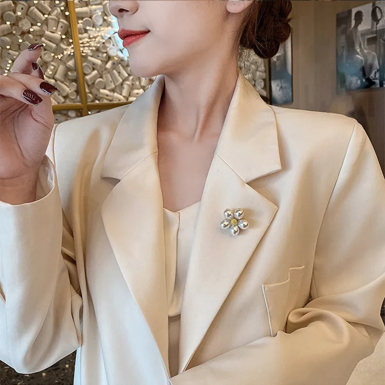 Simple Imitation Full Pearl Flower Brooch for Women Pins Luxury Women Clothing Jewelry Accessories Wedding Jewelry Gifts