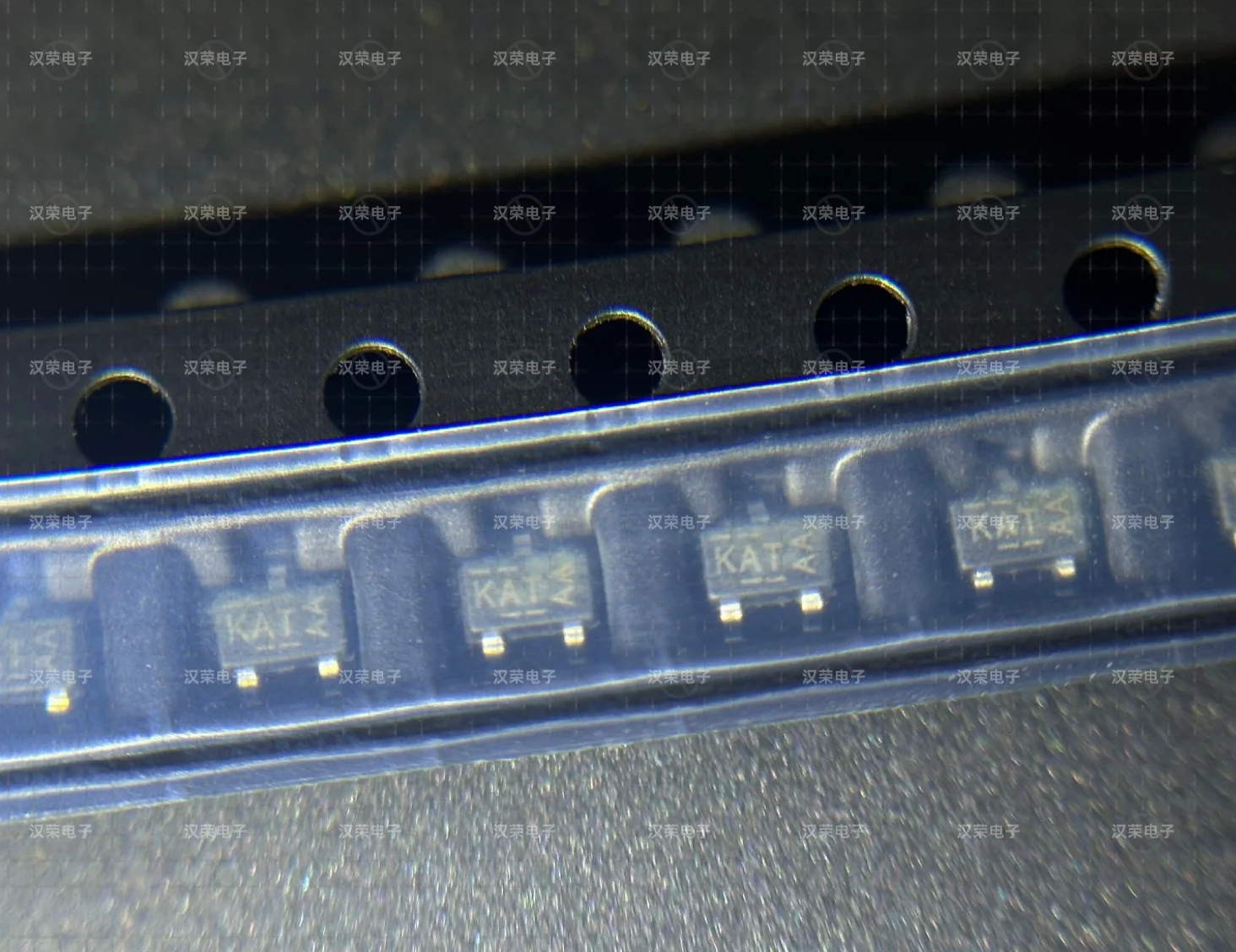 SI1302DL-T1-E3   silk screen KAT   SI1302DL  MOSFET N-CH 30V 600MA SC70-3 SOT-323 New and Original In Stock