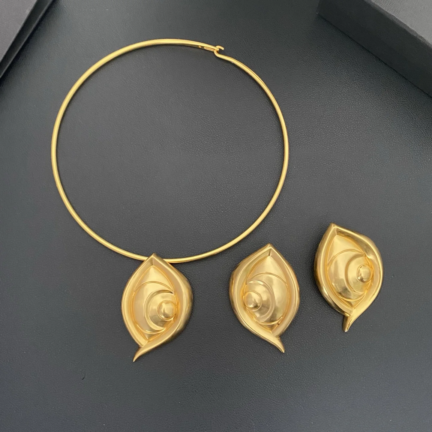 

European Classic Brass Gold Plated Earrings Choker Necklace Woman Stylish Party Luxury Jewelry Accessories