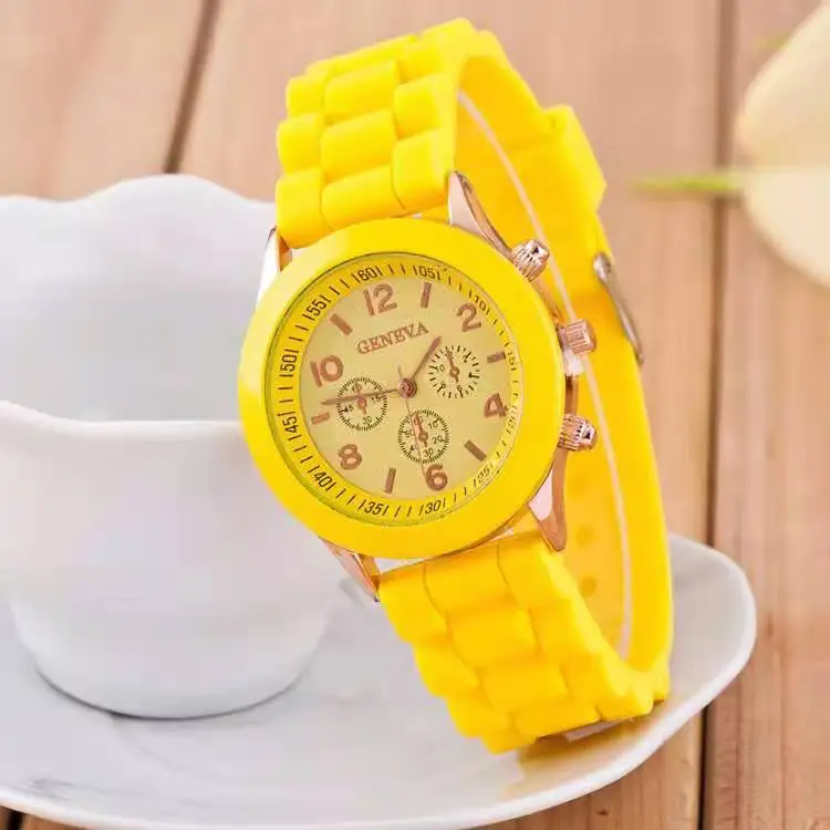 2023 nuovo semplice orologio al quarzo Casual di marca in silicone da donna orologi in Silicone di cristallo Relogio Feminino orologio da polso vendita calda