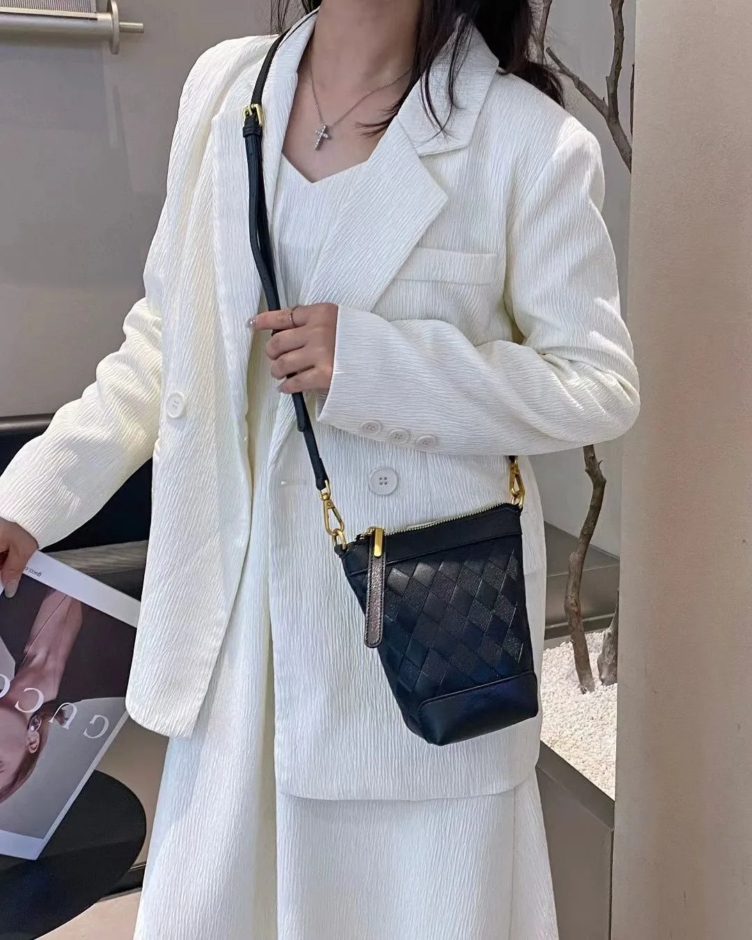 

New cowhide bucket bag, stylish color-blocked, versatile women's bag, top-grain cowhide crossbody bag, mobile phone bag