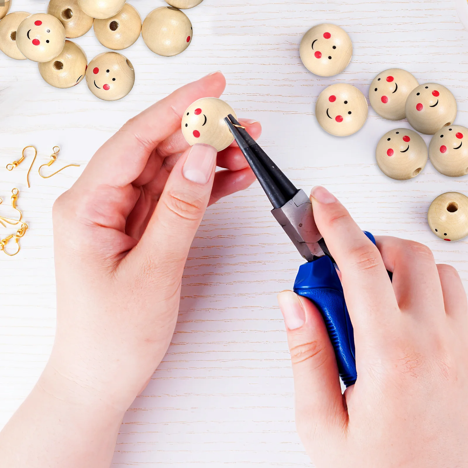 

100Pcs Smile Face Wooden Spacer Beads Round Wood Beads for DIY Jewelry Making Bracelet Necklace Craft Supplies